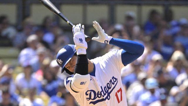 강속구 맞은 오타니, 다행히 골절상 피했다…상대 투수는 ‘악플 세례’