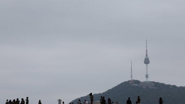 [내일 날씨] '최고 33도' 무더위… 전국 흐리고 소나기