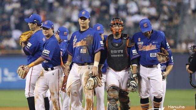 푸른 유니폼 기운 받은 한화의 대약진, 가을야구 마지노 '5강'이 보인다
