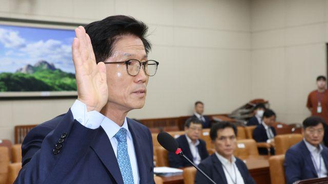 '막말' 김문수, 청문회 반대하자 고개숙여 
