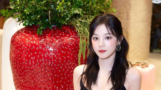 (여자)아이들 우기, 몽환적인 블랙 드레스…고양이의 매력을 담다