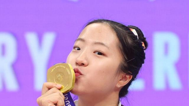 bhc치킨, '뿌링클' 10주년 기념 모델 신유빈 발탁