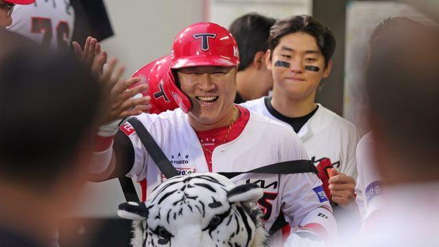 ‘1군 복귀’ KIA 최형우, 시즌 20호 홈런 작렬…KIA 5회 강우 콜드게임 승리