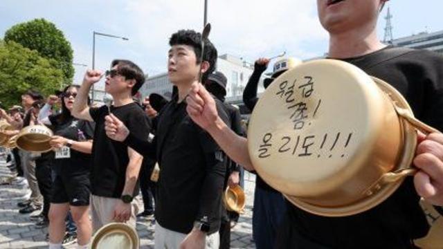 내년 공무원 월급 3% 오른다, 8년 만에 최대 상승률 