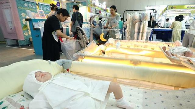 육아휴직 급여, 150만→250만원…동료에게도 20만원씩 준다