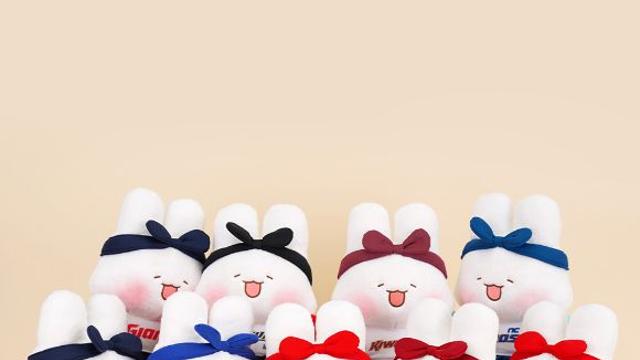 '커플 야구팬심 잡는다' 수야토야, KBO리그 10개 구단과 굿즈 선보여