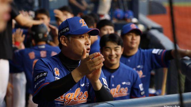 “훈련량·데이터 분석팀 도움” 타격 ‘양과 질’ 모두 잡아가는 한화 강동우 코치