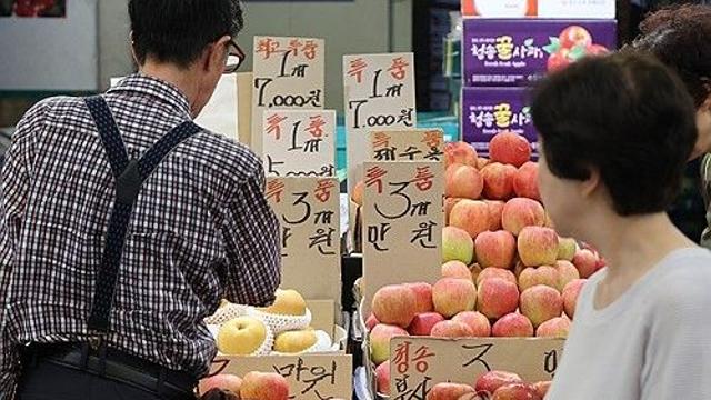 추석 차례상 비용 작년보다 덜 들어…시장 30만원·마트 39만원