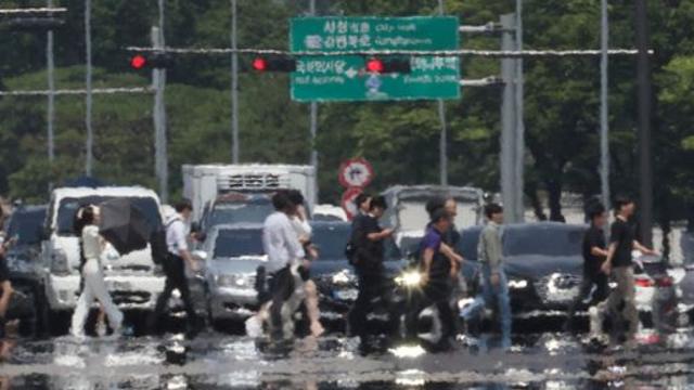 [오늘 날씨] 서울 최고 33도… '무더위' 주의하세요