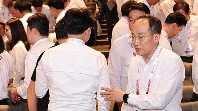 정부, 與연찬회서 의료개혁 보고…자리 비운 韓 
