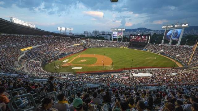 흥행 열풍 프로야구… '1000만 관중'도 초읽기