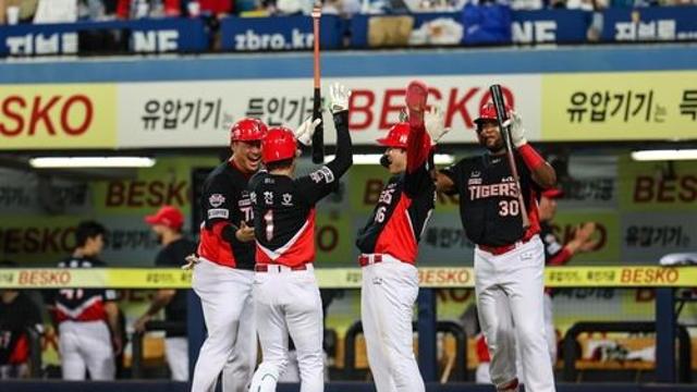 '박찬호·최형우 10타점 합작' KIA, 삼성 꺾고 KS 매직넘버 14(종합)