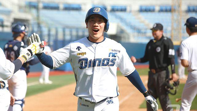 '역대 2번째' 퓨처스리그 4연타석 홈런…사령탑도 주목 