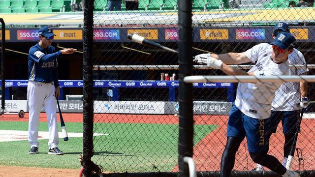 “10일에 재검진” NC 강인권 감독, 베테랑 타자 손아섭의 시즌 막판 복귀 기대