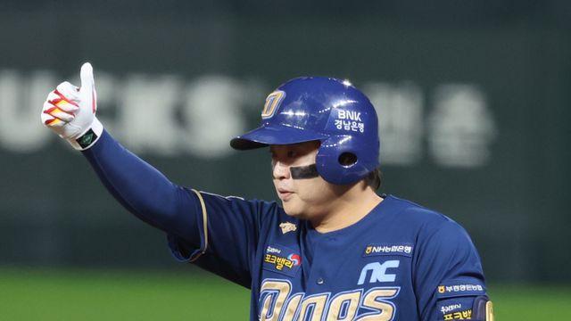 1군 데뷔 12년째 100홈런, 4번 타자 권희동이 끝냈다 [IS 스타]