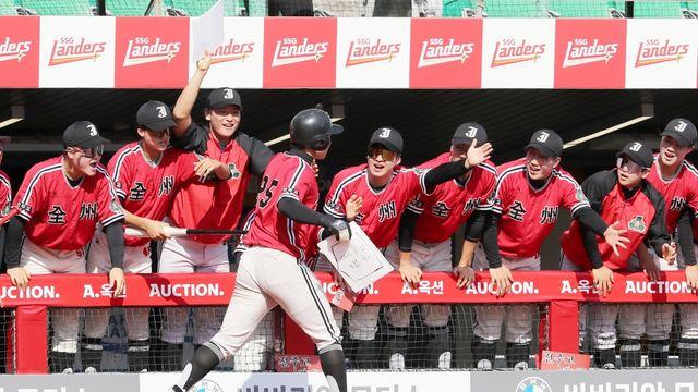 '3:3→6:3' 전주고, 8회말 빅이닝 앞세워 경기상업고 꺾고 봉황대기 정상…MVP 서영준