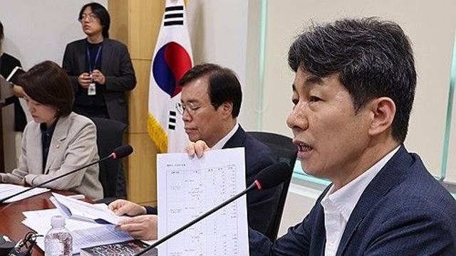 윤건영 