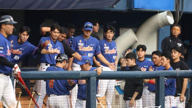 한화, 5위 코앞이었는데…4승1패→1승4패 '힘 떨어진' 독수리, 9월의 기적 가능할까