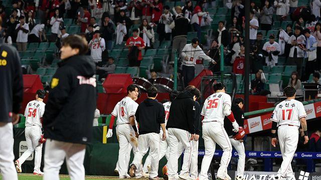 '공엔증' 극복 못 했다, 원투펀치 다 썼는데도 2연패…SSG, 5강에서 더 멀어진다 [인천 현장]