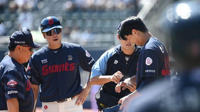 '롯데 날벼락' 팀 최다 홈런 손호영 사구 →교체…149km 직구 오른손 강타 [잠실 현장]
