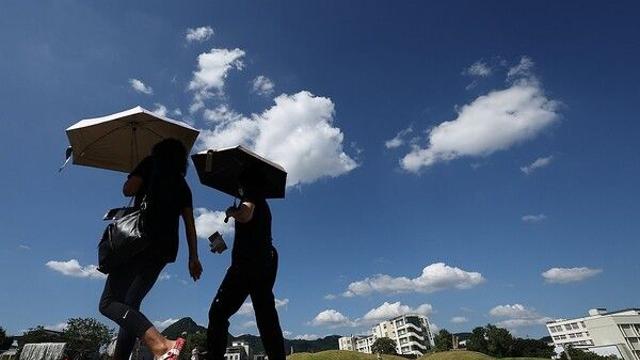 [날씨]오늘 전국 흐리고 남부 가을비…낮엔 최고 32도