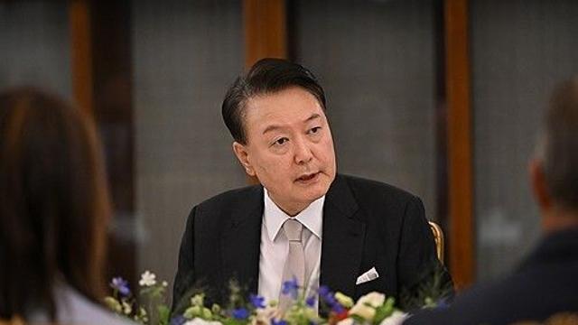 尹, 美상원의원단 만찬…