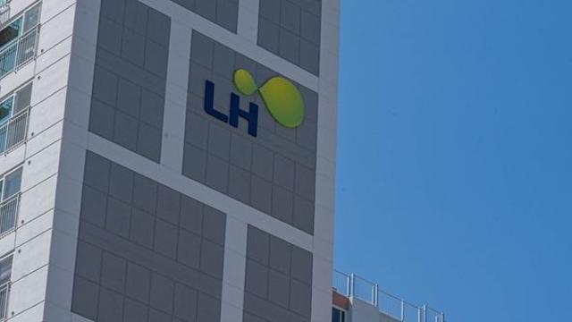 “집 없는 거지면 거지답게” 임대아파트에 붙은 공지문 논란 폭발 (+사진)