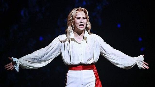 혁명 한복판에 선 '오스칼' 김지우 