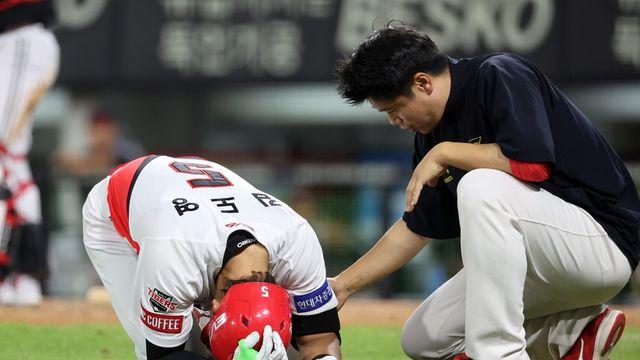 'KIA 초긴장 분위기' 쓰러진 김도영, 150km 사구 맞고 곧바로 교체…