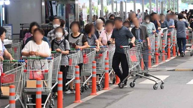 국군의 날, 임시공휴일로 지정… 백화점·대형마트 매출 '폭발' 예고