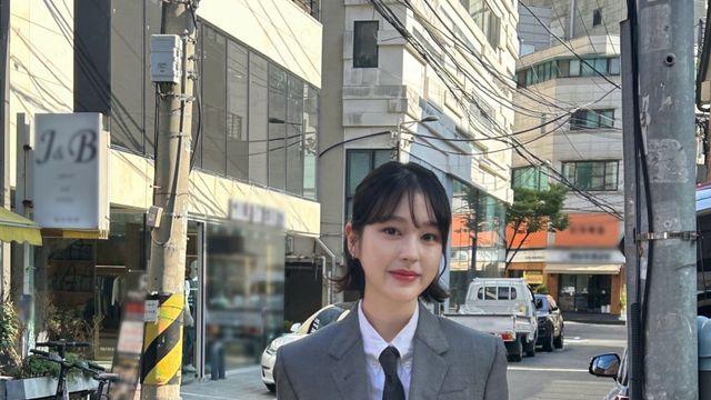 장다아, 도도한 스쿨룩으로 시선 집중…'청순+시크' 매력 발산