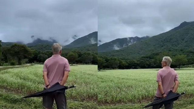 文 전 대통령 먹구름 낀 하늘 바라보자...지지자들 
