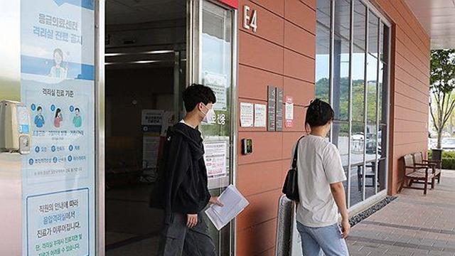 '응급실 야간진료 중단' 세종충남대병원에 군의관 2명 추가 투입