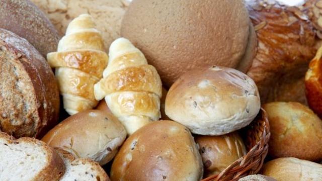 아침에 빵 먹으면 못생겨져..