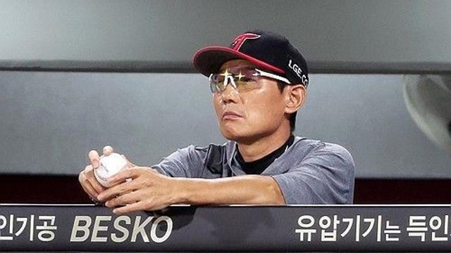 염경엽 LG 감독, 홈런 날렸단 비판에 