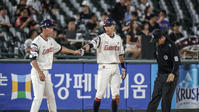 롯데가 보여준 '고급야구'…KT 야수진 혼란에 빠뜨리며 5강 경쟁에 불붙였다 [사직 현장]