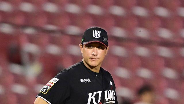 “시간 조금 걸릴 거 같다” KT 황재균 허리 디스크 소견…대체 자원은 윤준혁