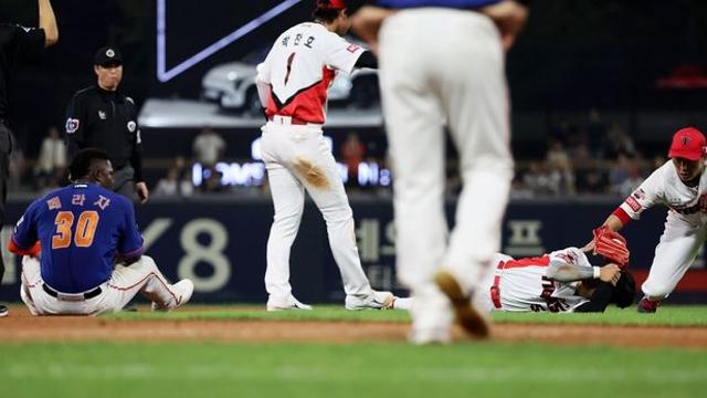 150km 사구 이어 이번엔 주자와 정면 충돌이라니…머리 충격 받은 김도영 결국 교체 