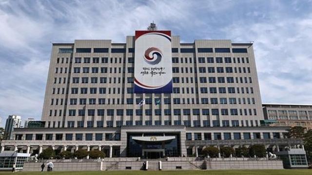 대통령실 로고 파우치엔 콘돔이… 용산 뒤집은 남녀 고위 공무원 불륜사건