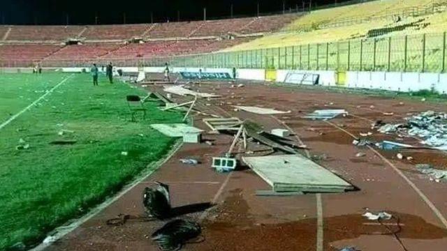 남의 얘기가 아니다…가나 축구팬 대표팀에 분노, 광고판 부수고 행패 '경악'