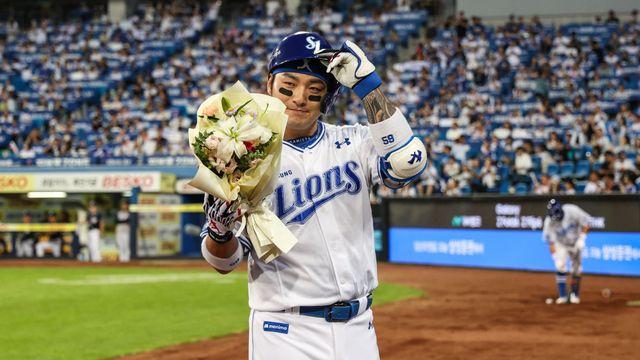 국민거포 400홈런 기념구, 국민유격수도 아쉬웠다…