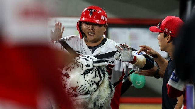 'KIA 감동 또 감동' 네일 깜짝 시구→키움전 홈런 4방 14-0 대승까지…'매직넘버 9'로 줄었다 [광주:스코어]