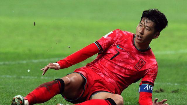 [IN POINT] 손흥민, 작심 발언 “원정이라 다행”...‘최악의 잔디+야유 세례’ 홈인데 이점을 누리지 못했다