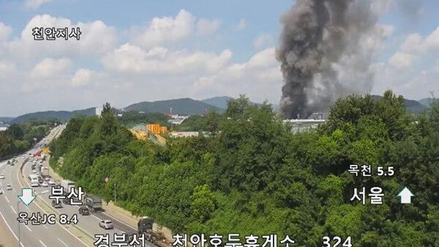천안 단열재 생산 공장서 화재...직원 추정 남성 '2도 화상'