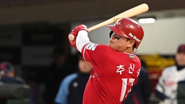 '245분 혈투' 롯데-SSG, 총력전 끝 연장 12회 무승부...명품 투수전 빛났다 [사직:스코어]