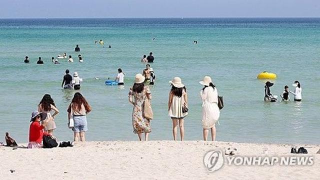 [날씨] 전국 체감온도 33도 안팎 늦더위…남부 중심 소나기