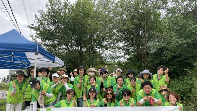 풀무원, 파주 '평화의 숲'에서 로하미와 함께 숲 가꾸기 활동 진행