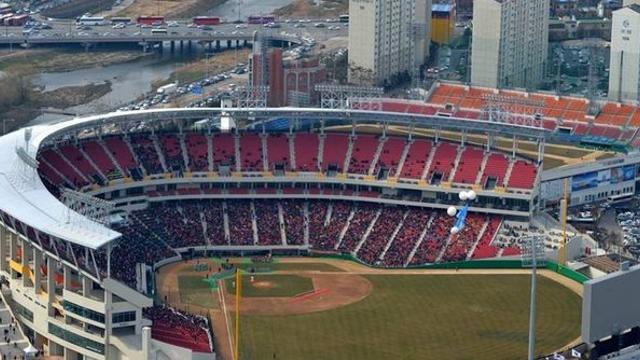 기아 야구팬, 오늘(8일) 선수단 출근길 기다리다 벌어진 일…119 이송