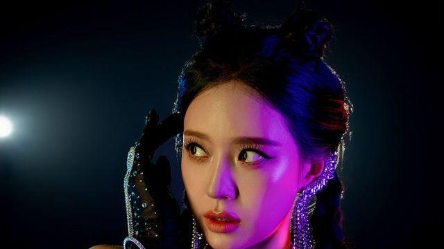 송민경, '큰거온다'→'껐다 켜' EDM 트로트 여신 굳히기 