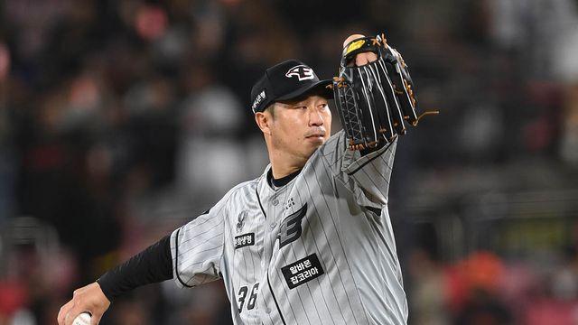 '문동주 어깨 통증' 한화, '2군 완벽투' 장민재 콜업…13일 롯데전 선발 가능성